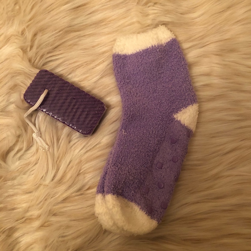 🌸 Fuzzy lavender socks and foot buffer